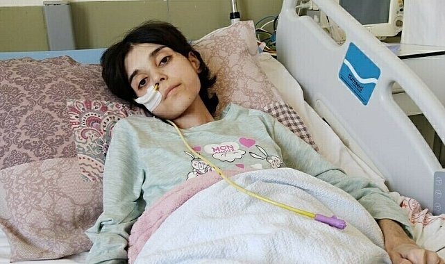 Ünzile, ameliyat sonrası protein emilim bozukluğu nedeniyle 18 yaşına 30 kiloyla giriyor