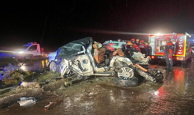 Uşak'ta zincirleme trafik kazasında 4 kişi hayatını kaybetti