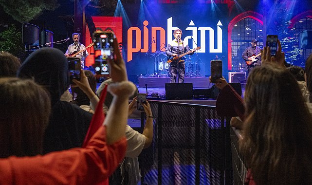 Üsküdar'da 19 Mayıs coşkusu Pinhani konseriyle yaşandı