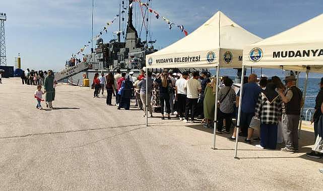 Vatandaşlar görmek için sıraya girdi