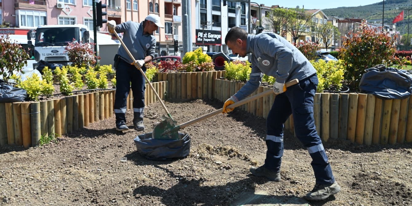 Yeni Peyzaj Alanlarıyla Yemyeşil Gemlik!