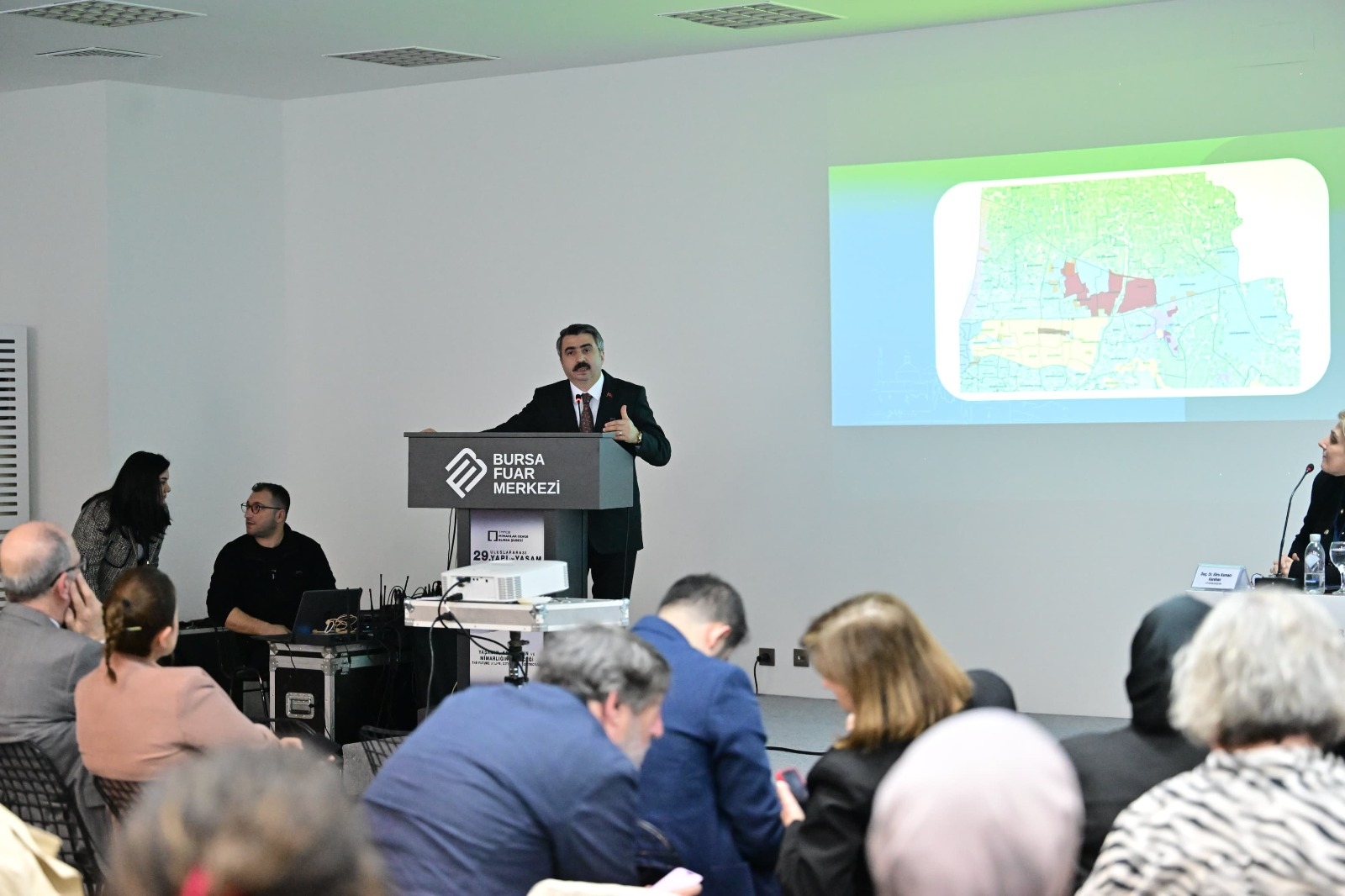 Yıldırım geleceği inşa ediyor