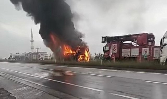 Yolcu otobüsü alev alev yandı