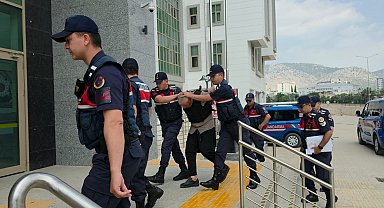 'Kız kaçırma' husumetinde baba ve oğlunu öldüren şüpheli adliyede