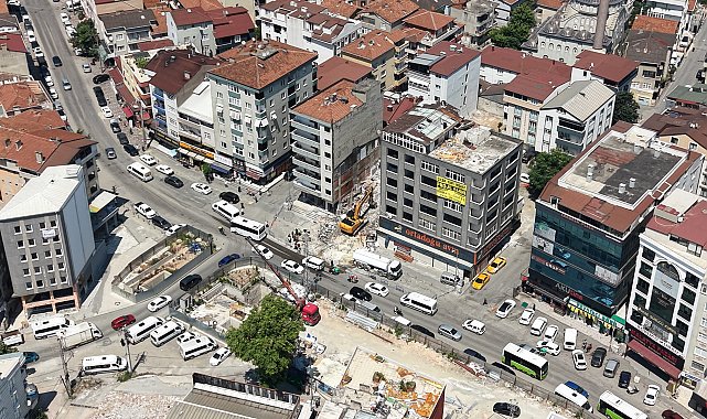 4 kişinin öldüğü çöken binanın çevresindeki yapıların yıkımına başlandı