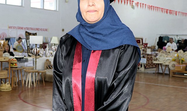 56 yaşında lise diploması alıp kep attı; hedefi üniversite