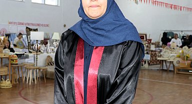 56 yaşında lise diploması alıp kep attı; hedefi üniversite