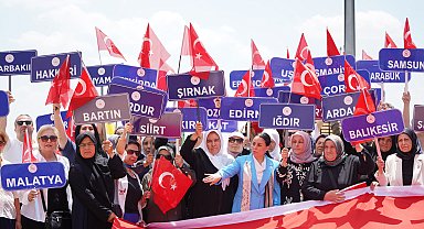 81 ilden gelen şehit aileleri Cudi Dağı'ndaki şehitliği ziyaret etti
