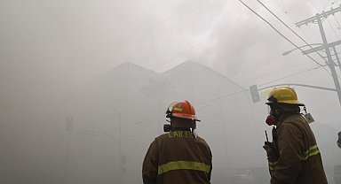 ABD'nin Los Angeles kentinde çıkan depo yangını nedeniyle acil durum ilan edildi