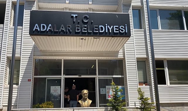 Adalar Belediyesi'ne 'rüşvet' soruşturmasında gözaltına alınan şüpheliler adliyeye sevk edildi