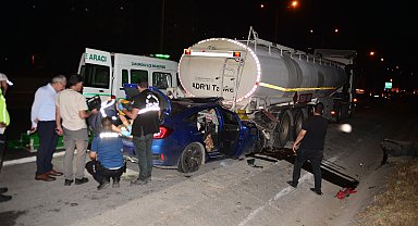 Adana'da tankerle çarpışan otomobildeki baba öldü, 2 çocuğu yaralandı