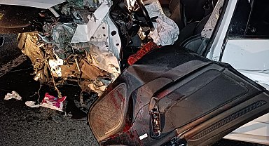 Ağrı'da iki otomobil çarpıştı; 4'ü ağır, 6 yaralı