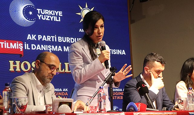 AK Parti'li Ayan: Aynı koltuklar için kavga ediyorlar
