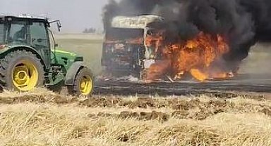 Anız yangınında alevler TIR'a sıçradı; o anlar kamerada