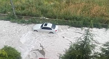 Ankara'da dolu ve sağanak hayatı olumsuz etkiledi