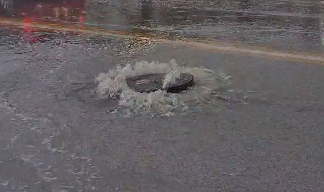 Ankara'da sağanak yağış hayatı olumsuz etkiledi