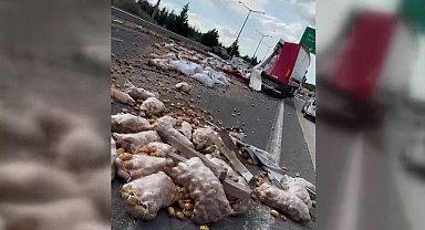 Ankara'da zincirleme kaza; TIR'lardaki patatesler yola saçıldı