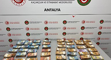 Antalya Havalimanı'nda bebek bezleri içine gizlenmiş 381 bin 750 avro ele geçirildi
