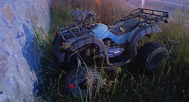 Arızalanan ATV'nin tamirine yardım ederken, otomobil çarptı: 1 yaralı