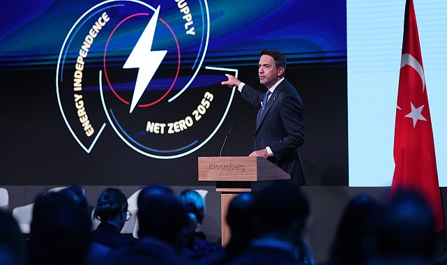 Bakan Bayraktar: 2035'e kadar iletim ve dağıtım altyapımıza 80 milyar dolarlık dev bir yatırım planı yürütüyoruz