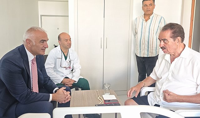 Bakan Ersoy'dan hastanede tedavi gören İbrahim Tatlıses'e ziyaret