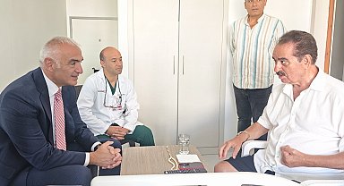 Bakan Ersoy'dan hastanede tedavi gören İbrahim Tatlıses'e ziyaret