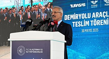 Bakan Uraloğlu: 'TIR Dorsesi Taşıma Vagonu Projesi'nde prototip vagon üretimi tamamlandı