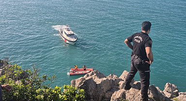 Balık tutarken kayalıklardan denize düşüp öldü