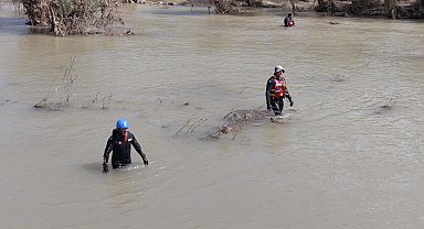 Baraj kapakları kapatıldı, Esma Nur'u arama çalışmaları yoğunlaştı