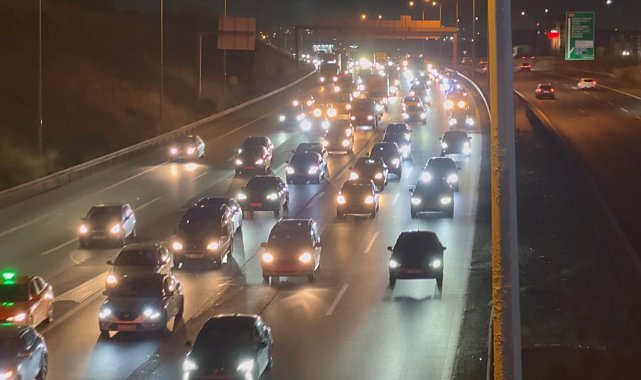 Bayram tatili dönüşü İstanbul girişinde trafik yoğunluğu