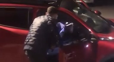 Beşiktaş'ta polis noktasında bariyeri kırdı; sürücünün kaçmaya çalıştığı anlar kamerada
