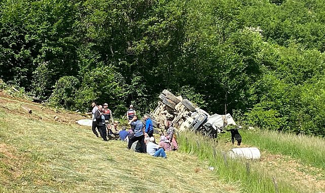 Beton mikseri şarampole yuvarlandı; 2 ölü, 1 yaralı