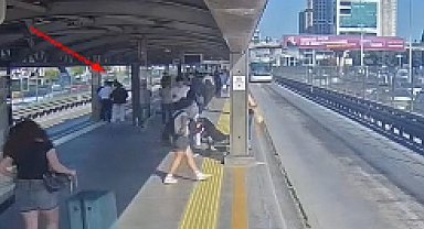 Beylikdüzü'nde metrobüsteki 'yan baktın' cinayetine ilişkin yeni görüntüler ortaya çıktı