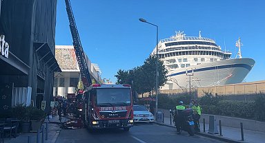Beyoğlu'nda 6 katlı binada tadilat sırasında çıkan yangın söndürüldü