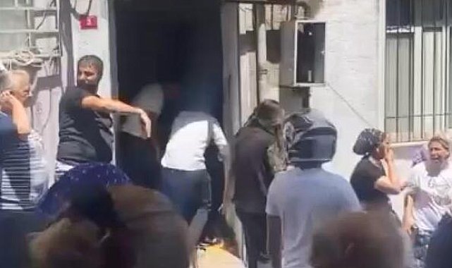 Beyoğlu'nda eski eşinin ilişki yaşadığını öne sürdüğü kişiyi silahla vurdu; yakalandı