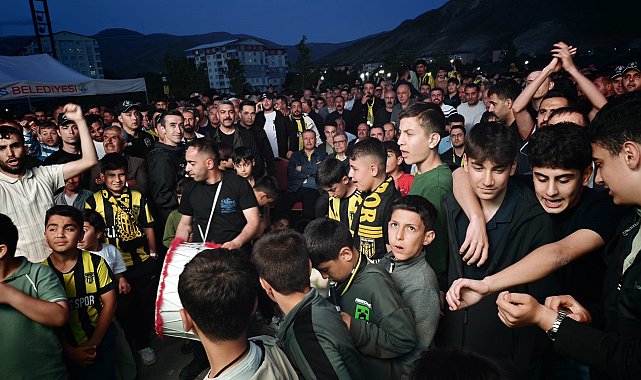 Bitlis Spor, 3'üncü Lig'e yükseldi, taraftarlar sokağa döküldü