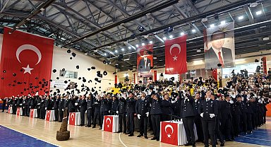 Bitlis'te POMEM mezunları kep fırlattı