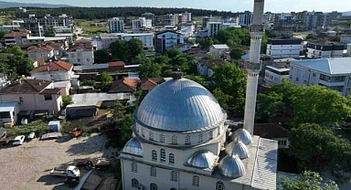 Bursa’da anne leylekten yürek ısıtan koruma