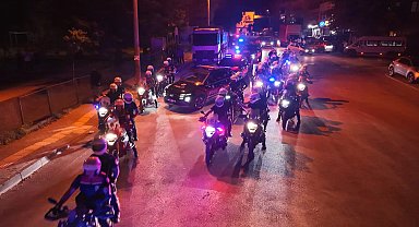 Bursa'da bin polisle 'huzur' uygulaması dronla görüntülendi