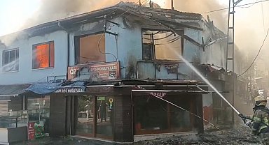 Bursa'da tarihi çarşıda yangın