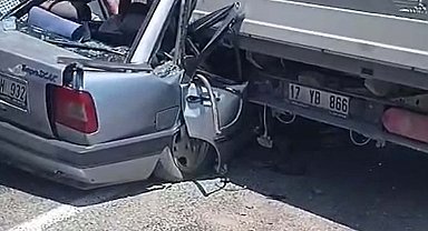 Çanakkale'de otomobil kamyonete arkadan çarptı: 4 yaralı