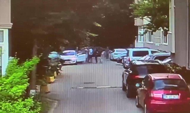 Çekmeköy'de sitede iki sürücü arasında 'Yavaş git' kavgası; aileler de dahil oldu