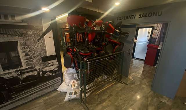 CHP Bursa İl Binasında Barikatlı Bekleyiş