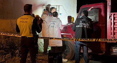 Çocuklar oynarken hareket eden kamyonet ile eve arasında sıkışan Ayaz öldü; o anlar kamerada