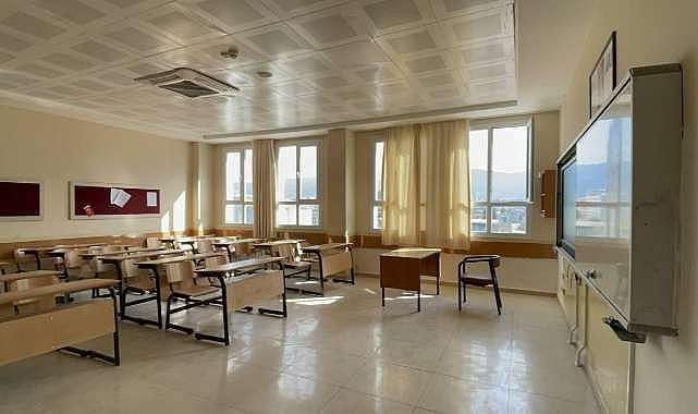 Cuma günü okullar tatil
