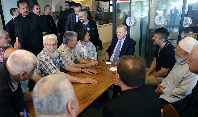 Cumhurbaşkanı Erdoğan Erzurum Vakfı'nın Beyoğlu'ndaki lokalini ziyaret etti