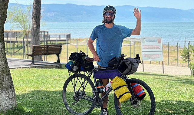 Dağda bacakları kırılan Yeni Zelandalı kayak devriyesi, tedavi sonrası bisikletle Özbekistan'a kadar pedal basıyor