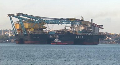 Dev vinç gemisi İstanbul Boğazı'ndan geçiyor - 1 Görüntü eklendi