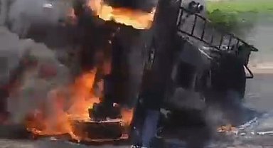 Devrilen tanker alev aldı