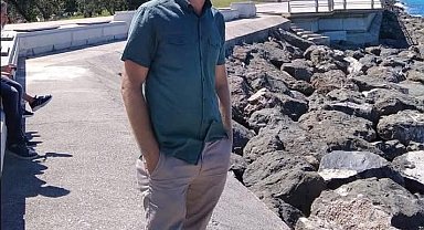 Devrilen traktörünün altında kalan çiftçi öldü